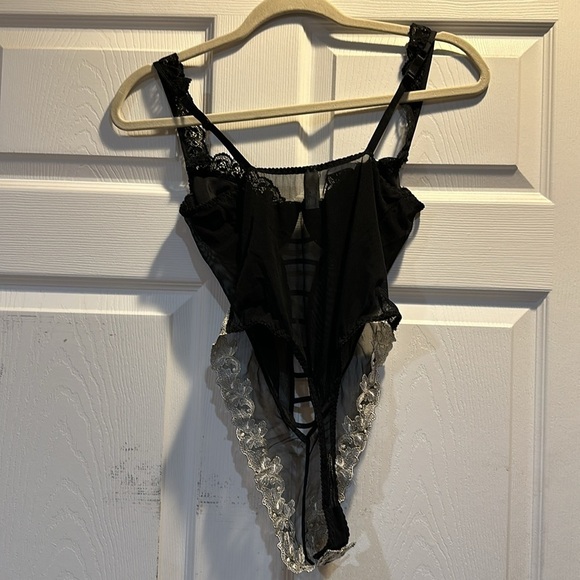 Vintage 1998 Victoria’s Secret Metallic Lace Cutout Mesh Bodysuit Teddy 34B - Picture 8 of 9